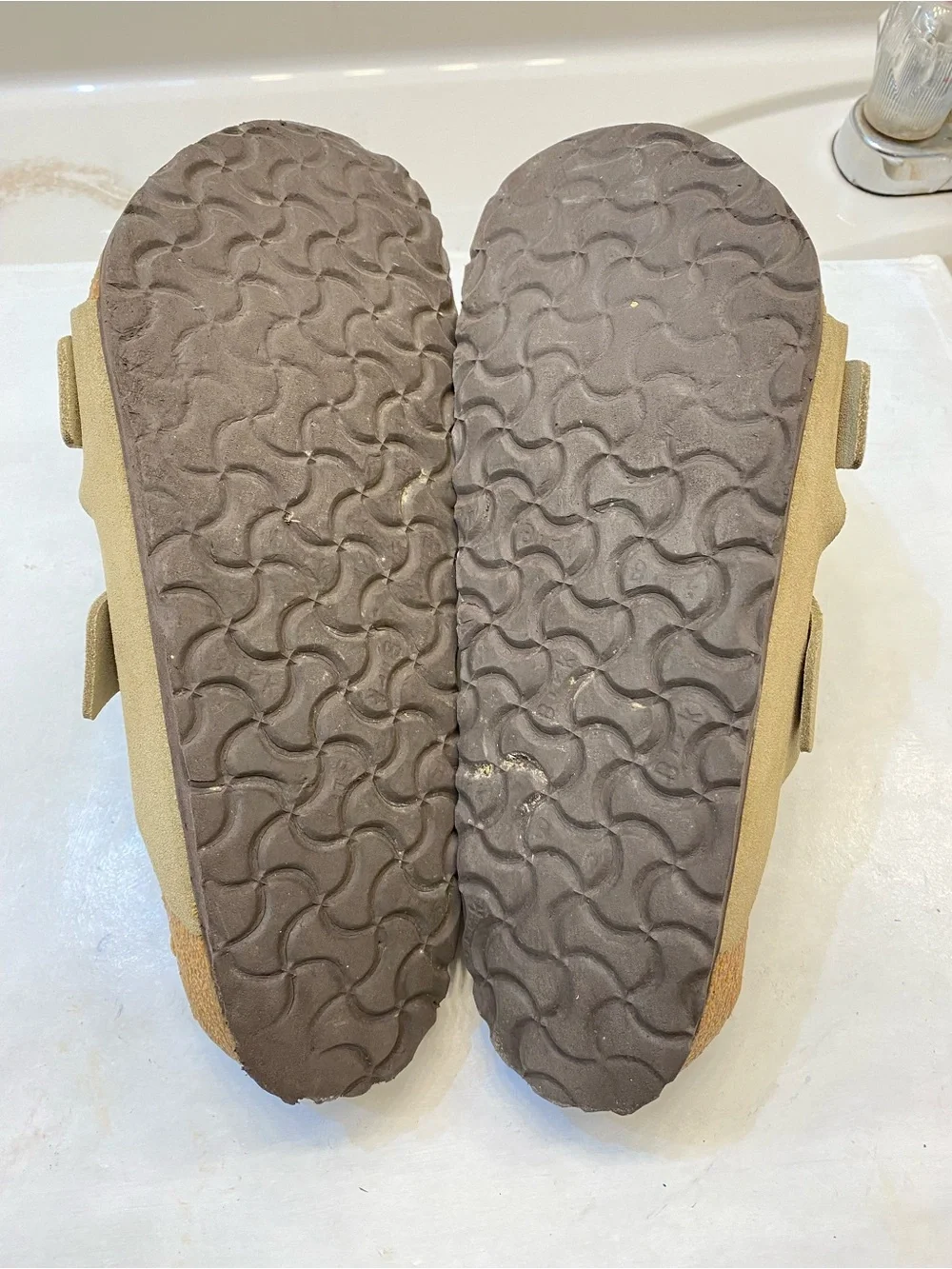 Birkenstock Arizona Size 42. Women Size 11, Men’s Size 9 good condition